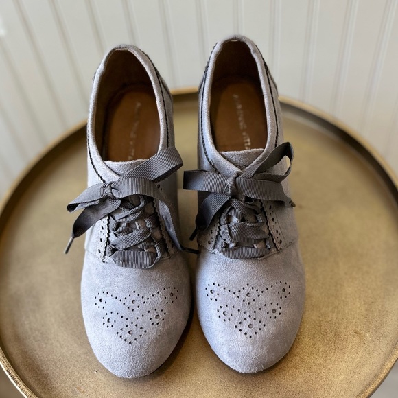 ADRIENNE VITTADINI GOSE LACE UP OXFORD HIGH HEELS | GRAY SUEDE | SIZE: 7.5 | EUC - Picture 2 of 10